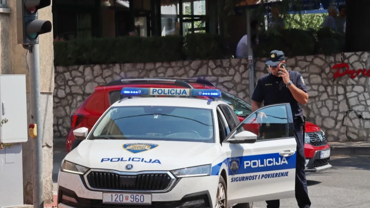 Eksplozija u Zagrebu, ima povređenih: Fast fud se razleteo po ulici, krov je završio na železničkoj stanici!