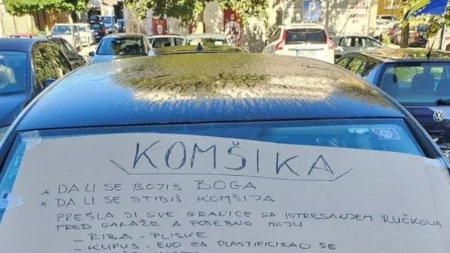 ''Da li se bojiš Boga?'' Poruka komšinici na šoferšajbni zapalila region, ljudi ne prestaju da je dele!
