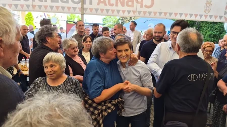 Brnabić udarila na blokadere: Hoće da nas vrate u mračno doba, ali im nećemo dati