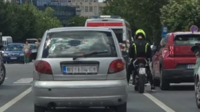 Zgubidani ponovo terorišu grad! Blokirali kola Hitne pomoći u Novom Sadu (VIDEO)