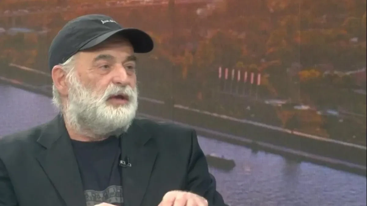 "Šta se desilo Branislavu Lečiću?" Glumac pustio sedu bradu, potpuno je neprepoznatljiv (FOTO)
