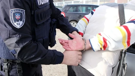 Pretukao galeba jer mu je ukrao pitu iz ruku: Zastrašujuće scene na šetalištu kraj reke 