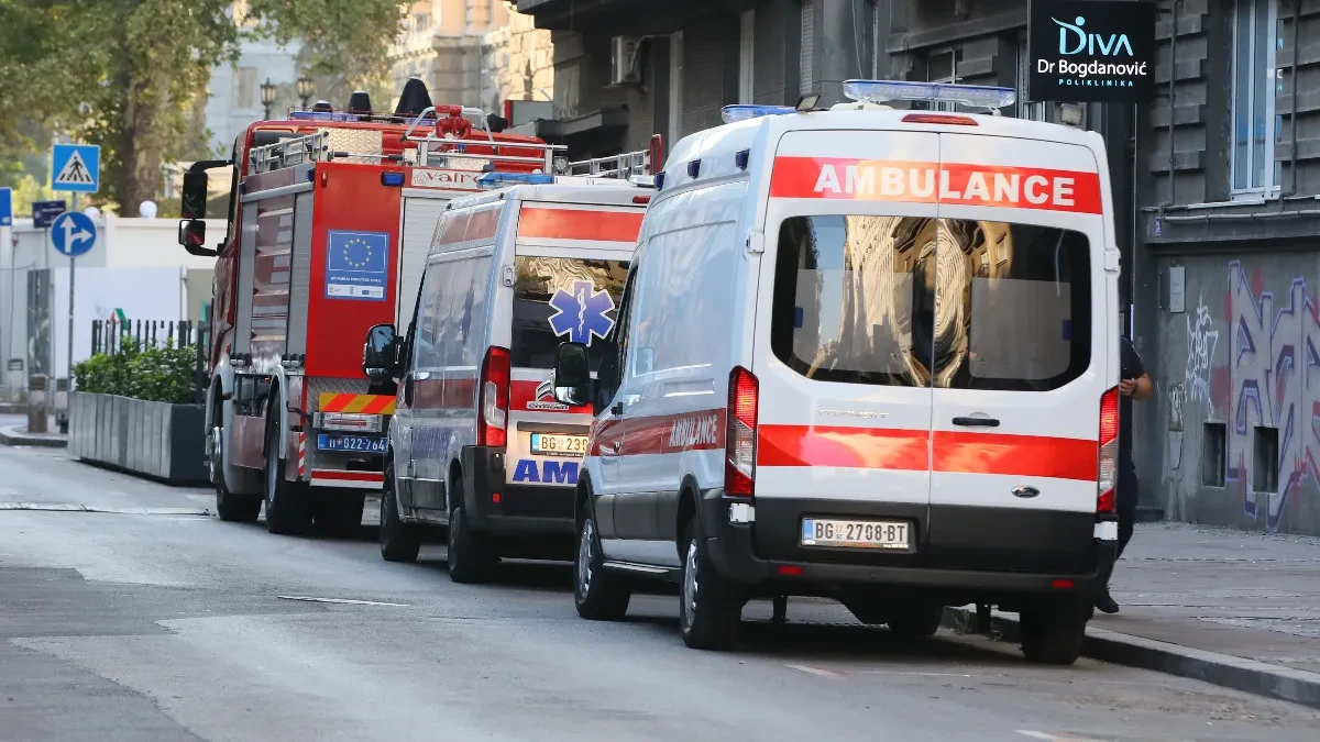 Dvojica mladića povređena u stravičnoj nesreći u Kruševcu: U punoj brzini se zakucali u banderu 