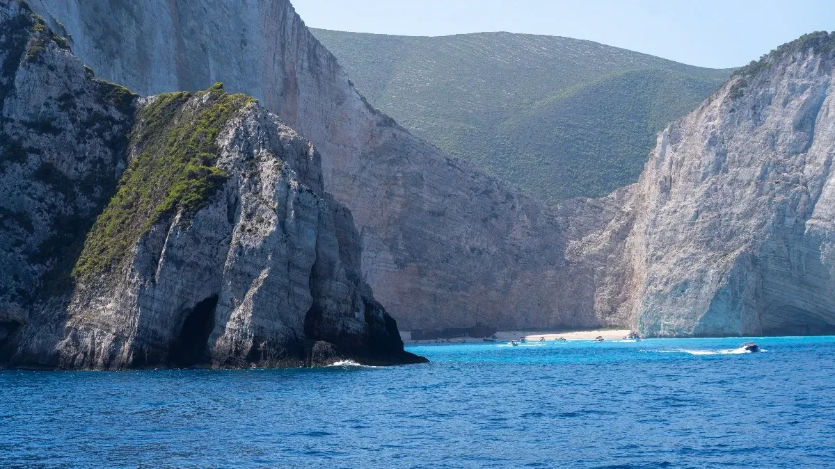 Jedna od najlepših plaža u Grčkoj potpuno zatvorena za turiste: Posetioci će moći da uživaju samo u pogledu na poznati zaliv