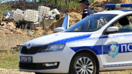 Zbog bureka završio u pritvoru! Želeo da ga usluže preko reda, a onda razbio pult