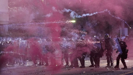 Opšti rat na ulicama Ženeve! Švajcarska policija ispalila suzavac na demonstrante protiv G7