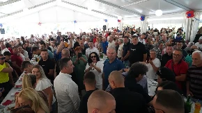 Više od 1.500 ljudi u Gračacu uz Srbiju koja pobeđuje! 