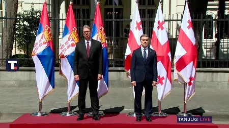 Vučić stigao u Tbilisi, Gruzija okićena hiljadama srpskih zastava! Ključna poseta predsednika Srbije