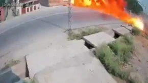 Horor snimak! Dvoje mrtvih u padu aviona, buktinja progutala letelicu (VIDEO)