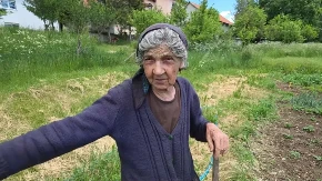 Ustaje u 5 ujutru i sa 87 ne ispušta motiku iz ruke: Baka Matija ima jasnu poruku za mlade, „Noćne lokale bih zatvorila u ponoć“