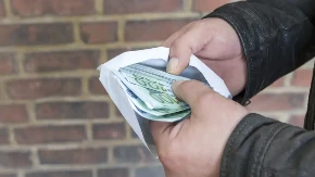 Koliko para se stavlja u kvertu za punoletstvo? Sad se to slavi kao svadba, treba dići kredit da se ispoštuje slavljenik