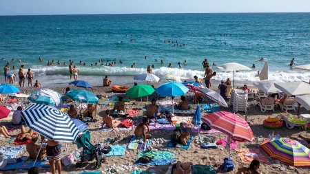 Od Jaza do Buljarica - koliko košta dan na plaži i piće na crnogorskom primorju