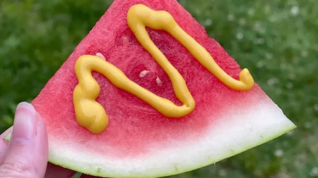 Nikada ne biste ovo stavili na lubenicu: Ljudi su odlepili za tim fantastičnim ukusom!