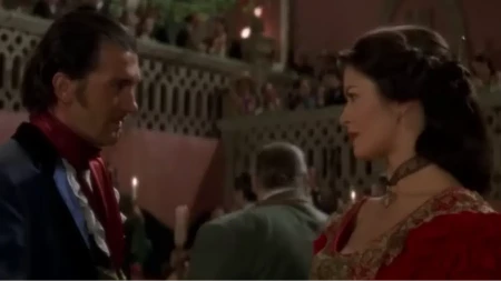 Ketrin Zita Džons je uskočila umesto popularne pevačice! Glumica zamalo da ostane bez kulte uloge u filmu "Maska Zoroa"