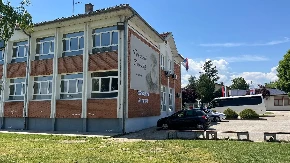 Mobilni ostaju ispred učionica! Tačno u 9 sati počeo poslednji test za osmake, ovo je jedino što smeju da unesu na polaganje
