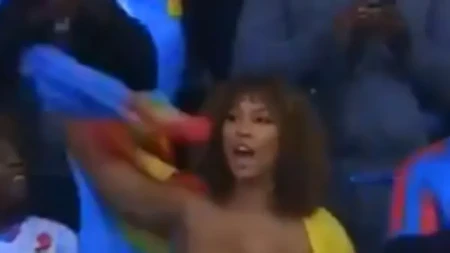 Navijačica Konga postala hit SP: Ceo stadion gledao u njene grudi (VIDEO)