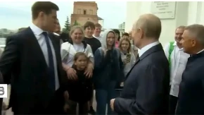Putin uhvaćen u prevari? Telohranitelj jednom rečju navodno razotkrio Kremlj: "Obožavaoci" bili statisti?!