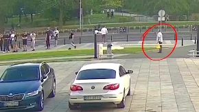 Ovako je "napadnut" Veran Matić: Snimao ljude, ušao u raspravu, pa mirno ušetao u Skupštinu (VIDEO)
