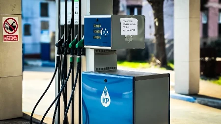 Crno zlato ponovo poskupljuje: Evo šta je poguralo cenu nafte iznad 77 dolara!