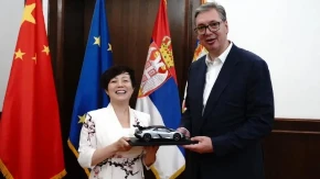"Najbrži automobil na svetu" Predsednik Vučić sa izvršnom direktorkom kompanije BYD