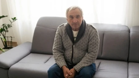Poslao je drugu poruku, a odgovor mu je promenio život: DNK test otkrio šokantnu porodičnu tajnu