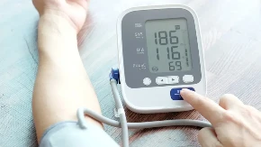 Snizite krvni pritisak za 5 minuta: Doktor otkrio koju tačku na telu treba masirati