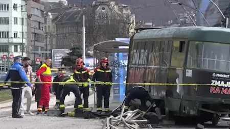 Tramvaj izleteo sa šina! Najmanje 20 povređeno, haos u centru Berlina!