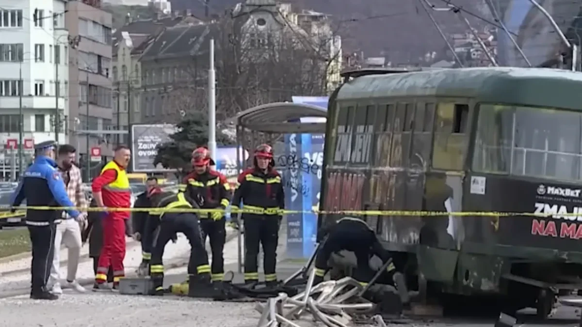 Tramvaj izleteo sa šina! Najmanje 20 povređeno, haos u centru Berlina!