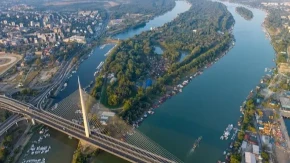 Otvorena sezona na Adi! Beograđani pohrlili na svoje more, voda već topla, a ležaljka košta čak 2.000 dinara