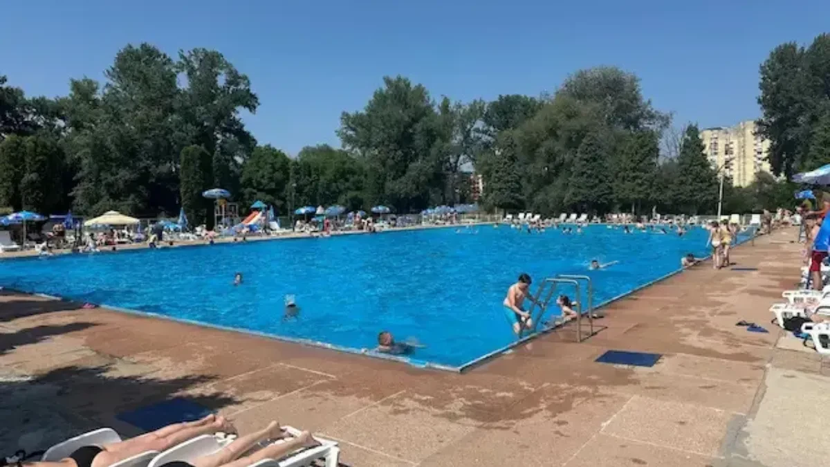 Drama na bazenu u Jakovu: Dete izvučeno iz vode nije disalo, usledila borba za život