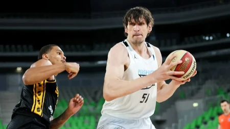 Bobi Marjanović u zagrljaju naše starlete: Jedna stvar svima zapala za oko! 