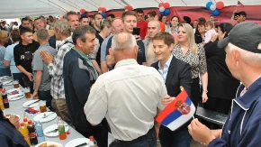 Brnabić u Trgovištu: Dok drugi po Evropi govore najgore o Srbiji, mi obilazimo svoj narod!