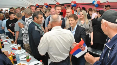 Brnabić u Trgovištu: Dok drugi po Evropi govore najgore o Srbiji, mi obilazimo svoj narod!
