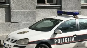 Užas kod Gračanice! Ubio ženu, pa pucao u sebe