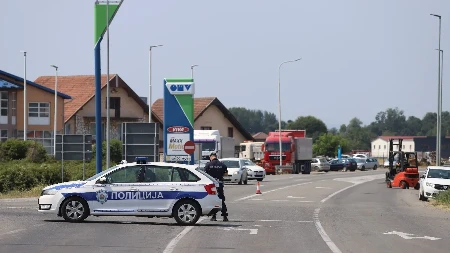 Šleper prešao u kontrasmer i pokosio automobile: Ima povređenih