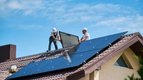 Koliko košta ugradnja solarnih panela za jedno domaćinstvo? Ovo je kompletna procedura a evo da li se ta investicija isplati