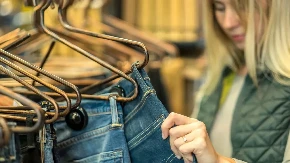 Ove pantalone peglaju stomak i sužavaju struk: U prodavnici su 5.000 dinara, a krojačica ih sašije za 2.000