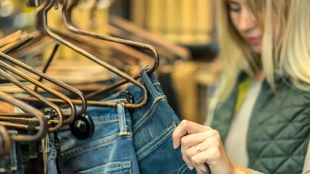 Ove pantalone peglaju stomak i sužavaju struk: U prodavnici su 5.000 dinara, a krojačica ih sašije za 2.000