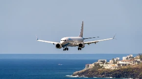 Zbog ovoga su ljudi zamrzeli kapitalizam! Rojters: Prevoznici ne snižavaju cene avio-karata iako cena goriva pada