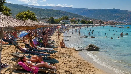 Ako nosite japanke na moru - kazna 3.000 evra! U omiljenom letovalištu uvedene nerealne sankcije - turisti ne veruju 