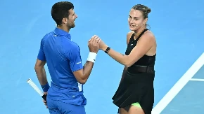 Sabalenka pala Đokoviću u zagrljaj! Kamera sve uhvatila, ne skidaju osmeh sa lica (VIDEO)