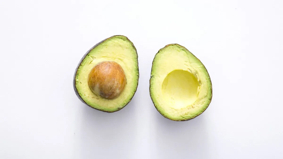 Da li je jestiv ili ga treba baciti: Evo šta da radite ako na avokadu vidite braon linije