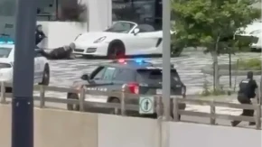 Pokolj uspred bela dana, ubijen policajac! Prestravljeni roditelji bežali sa decom iz parka! (VIDEO)