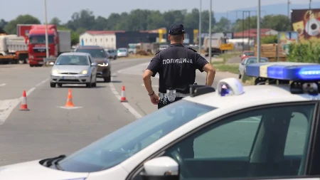 Filmska potera na Karaburmi! Bežao policiji, izazvao sudar pa uhapšen, za njim bilo raspisano 15 potraga