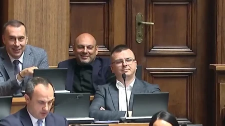 "Nije kriv ovaj što je krao, nego onaj što ga je uhvatio" Iza Parandilovićevog pokušaja prevare stala cela poslanička grupa