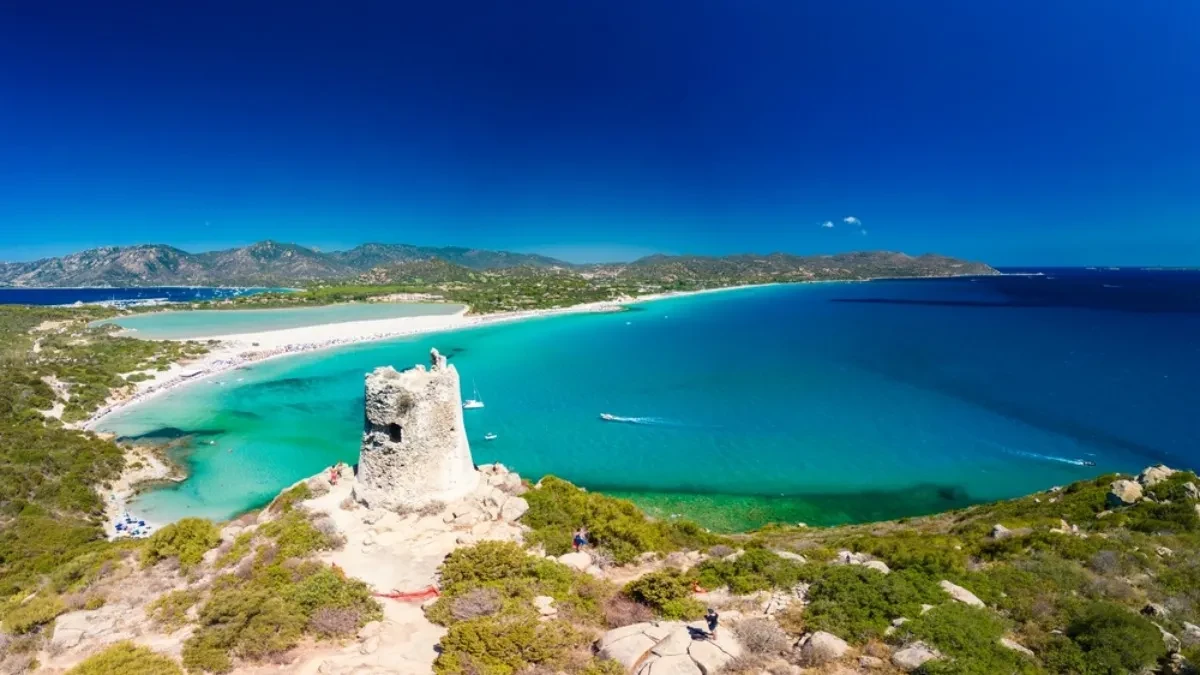 Em se plaća ulaz na plažu, em su zabranjeni svi suncobrani: Turisti u šoku, iako postoji jedna caka