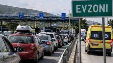 Grom udario u granični prelaz Evzoni! Totalni kolaps na prelazu sa Grčkom, Srbi satima zaglavljeni!