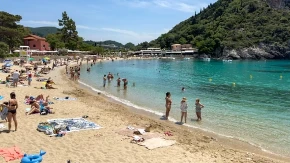 ''Alo bre, šta je ovo?'' Srbin zaspao na plaži u Grčkoj, kad se probudio doživeo šok života!