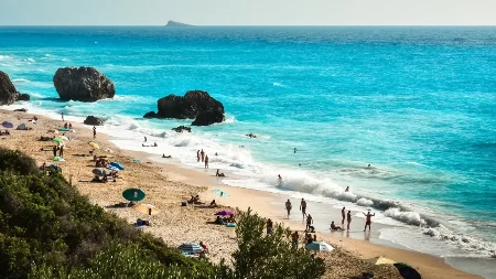 U Mediteranu se pojavila opasna bakterija koja „jede meso“: Plaže se zatvaraju, stručnjaci alarmiraju