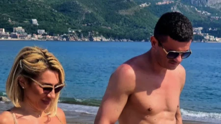 Jovana se skinula na plaži, a Tigar nije mogao da se obuzda: Naskočio na nju pred svima, akcija usred belog dana (FOTO)